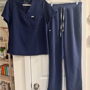 FIGS Navy Blue Scrub Set – Size Medium